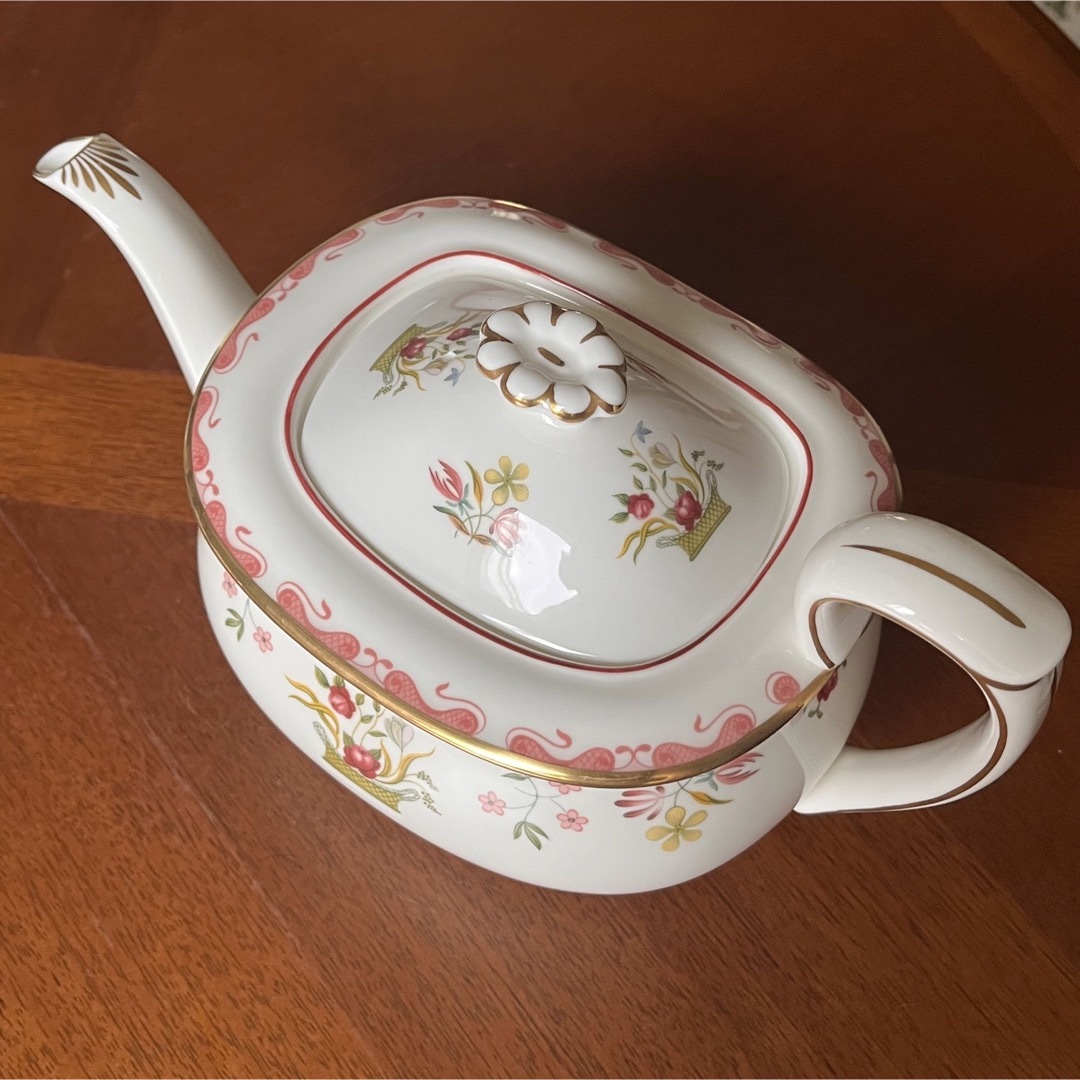 黒壺美品】ウェッジウッド☆ビアンカ☆ティーポット 黒壺美品】ウェッジウッド☆ビアンカ☆ティーポット