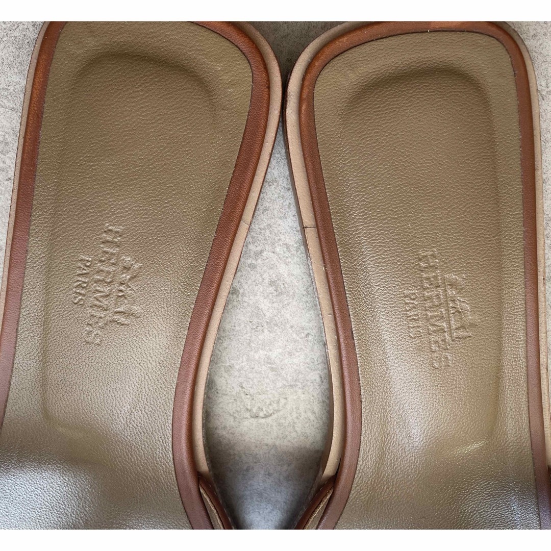 Hermes(エルメス)ののん様専用　Hermes エルメス　オラン　ゴールド　36.5 美品 レディースの靴/シューズ(サンダル)の商品写真