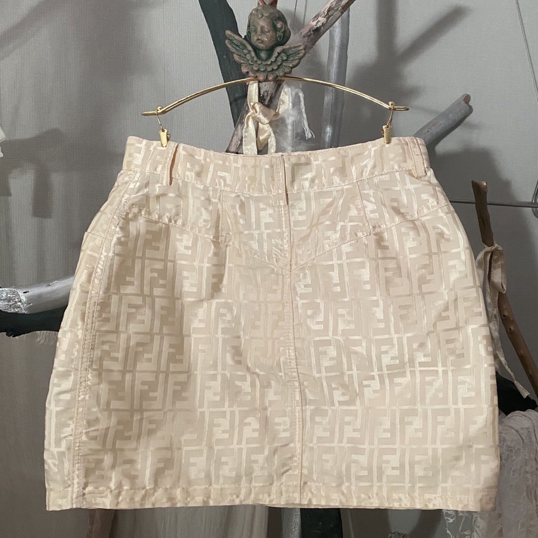 FENDI(フェンディ)の希少品 ✳︎ FENDI FF柄 立体ズッカ柄 サテン ミニスカート レディースのスカート(ミニスカート)の商品写真