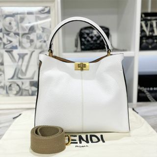 フェンディ(FENDI)の未使用に近い☆　フェンディ　ピーカブー　エックスライト　白　ハンドバッグ(ハンドバッグ)