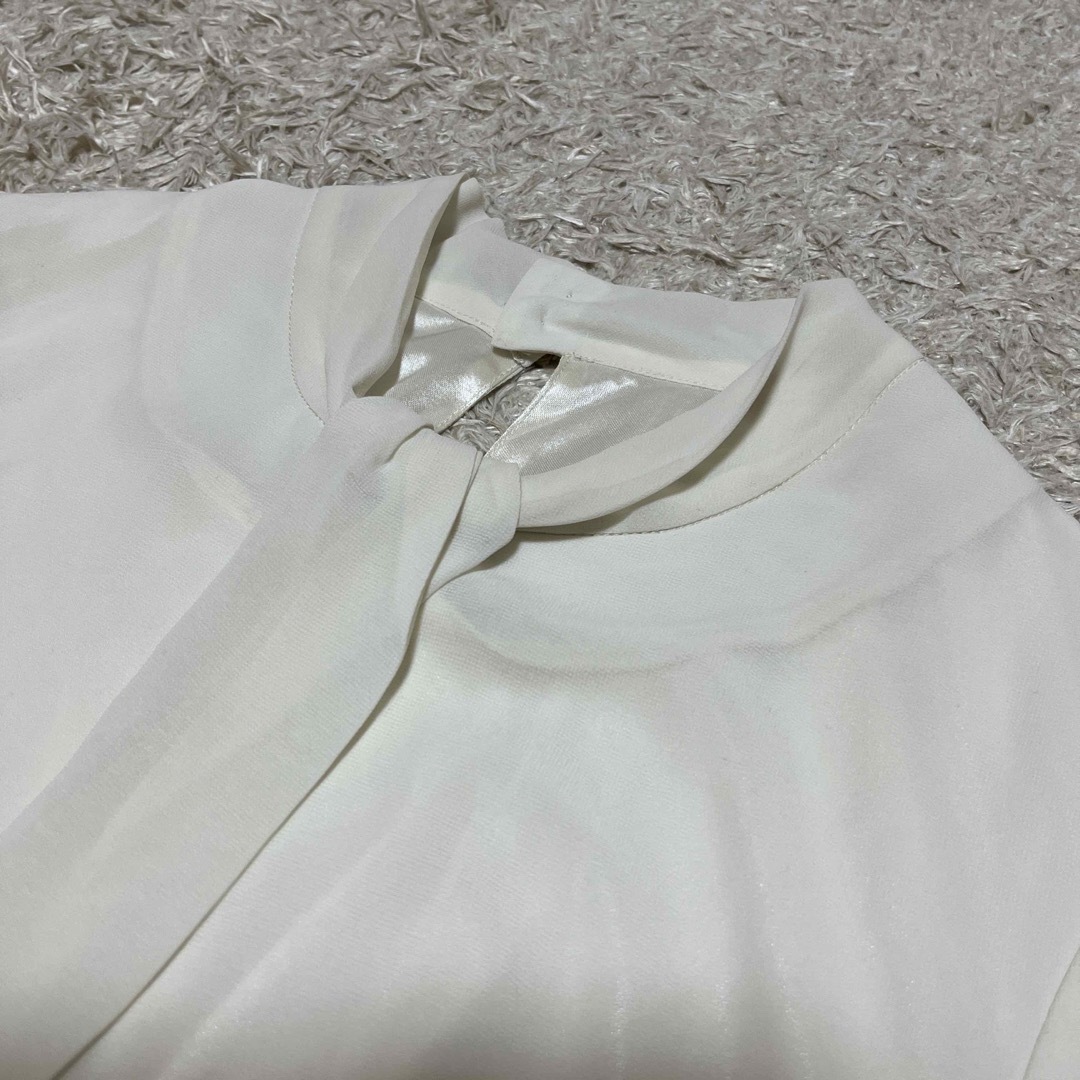 七分袖 オフホワイト ボウタイ ブラウス M レディースのトップス(シャツ/ブラウス(長袖/七分))の商品写真