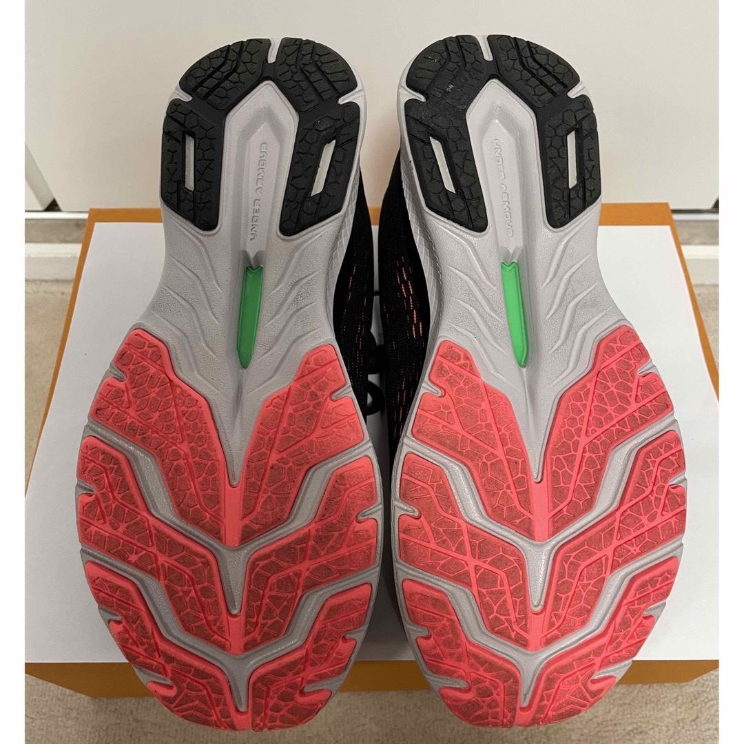 UNDER ARMOUR(アンダーアーマー)の極美品⭐︎アンダーアーマー スニーカー レディースの靴/シューズ(スニーカー)の商品写真