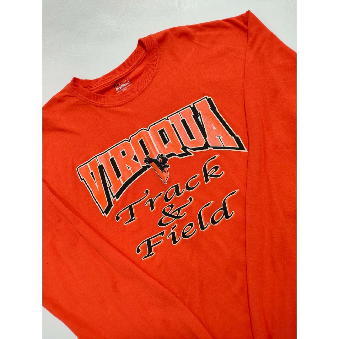 GILDAN(ギルタン)のVIRQQUA　track field　ロンＴ　アメカジM　オレンジ系 メンズのトップス(Tシャツ/カットソー(七分/長袖))の商品写真