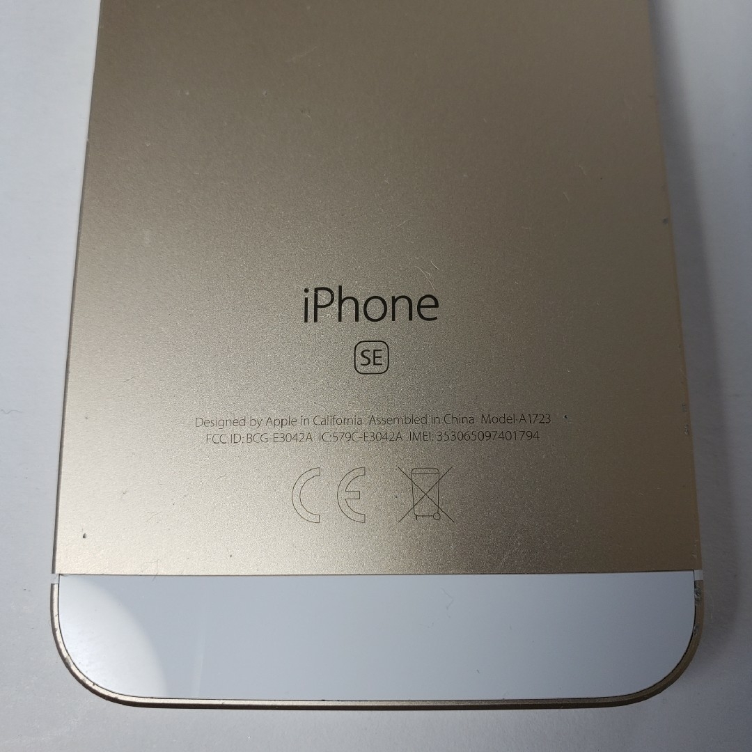 iPhone(アイフォーン)のApple iPhone SE 初代 32GB Gold softbank スマホ/家電/カメラのスマートフォン/携帯電話(スマートフォン本体)の商品写真