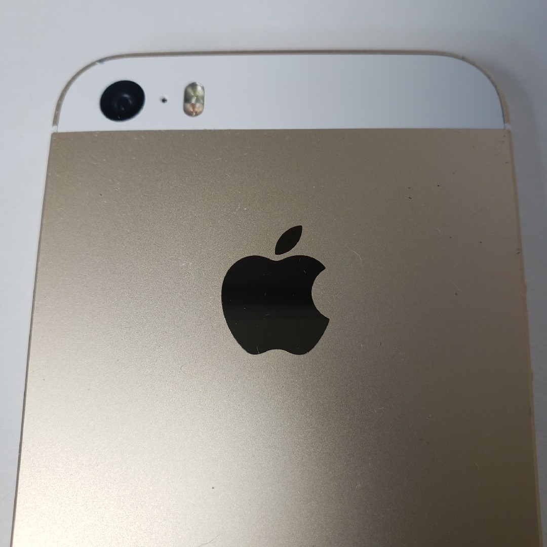 iPhone(アイフォーン)のApple iPhone SE 初代 32GB Gold softbank スマホ/家電/カメラのスマートフォン/携帯電話(スマートフォン本体)の商品写真