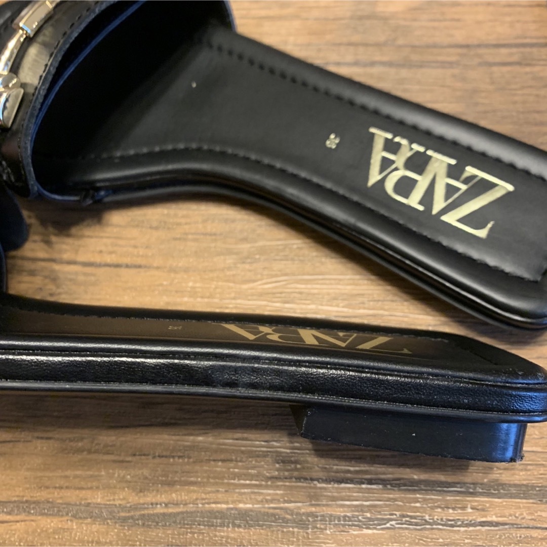 ZARA(ザラ)のZARA フラットサンダル 新品未使用 36 レディースの靴/シューズ(サンダル)の商品写真