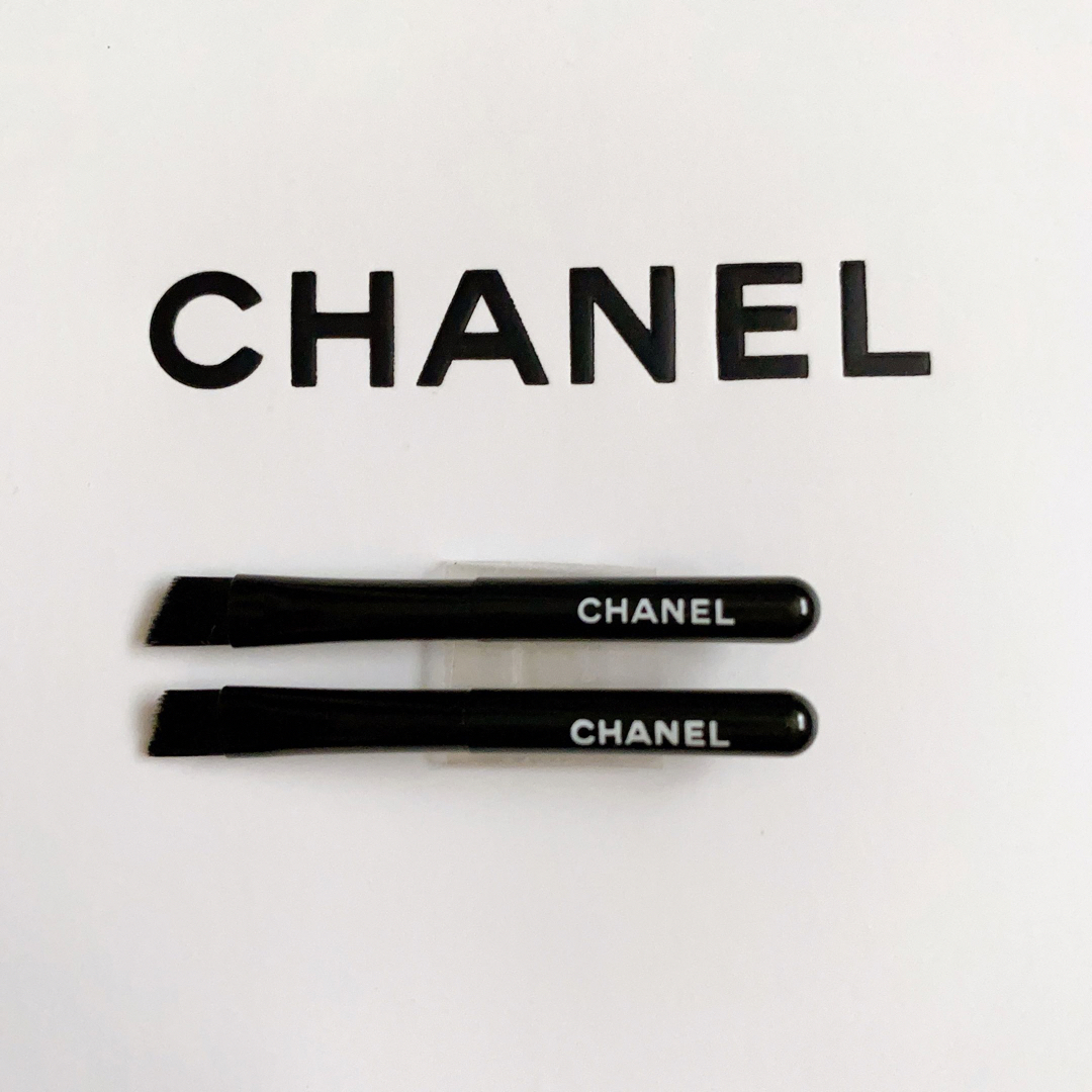 CHANEL(シャネル)のCHANEL リップブラシ　新品未使用　2本セット コスメ/美容のメイク道具/ケアグッズ(ブラシ・チップ)の商品写真