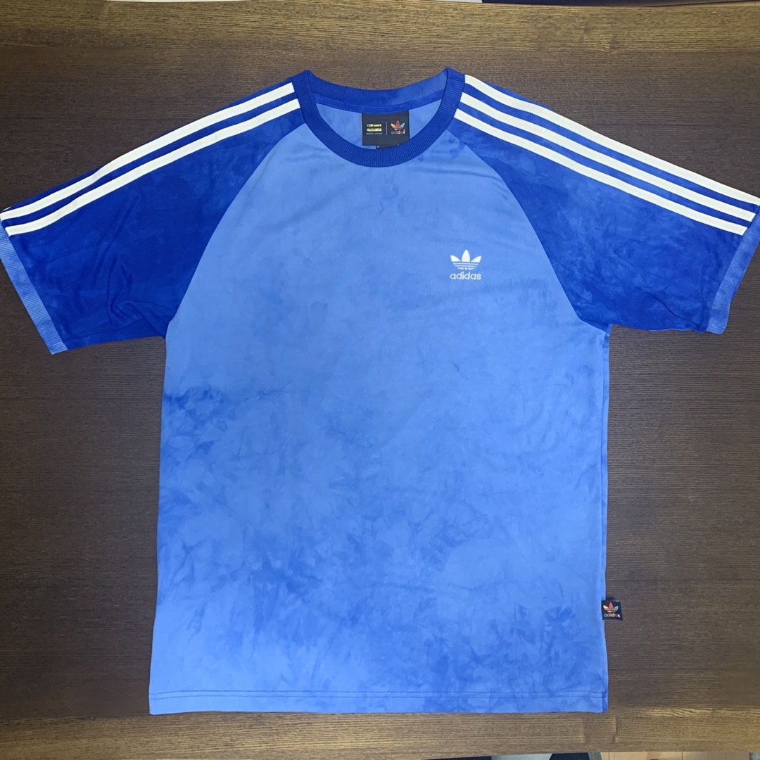 Originals（adidas）(オリジナルス)のアディダス×ファレルウィリアムズ Tシャツ Lサイズ 青 メンズのトップス(Tシャツ/カットソー(半袖/袖なし))の商品写真