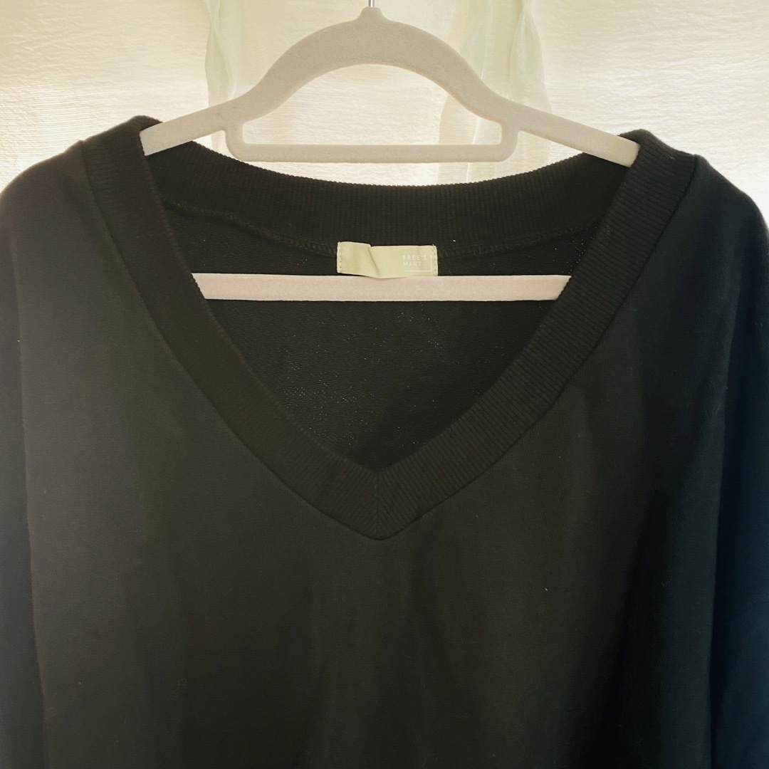 FREE'S MART(フリーズマート)の【新品未着用】FREE'S MART Vネックトレーナー レディースのトップス(ニット/セーター)の商品写真