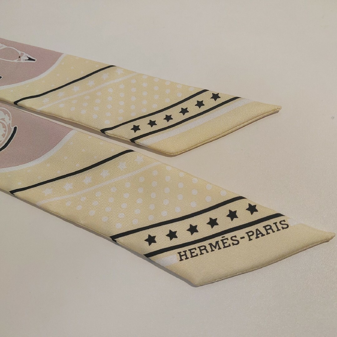 Hermes - エルメス ツイリー 香水瓶 イエロー/ベージュ シルクの通販