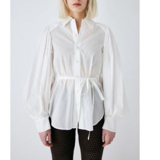 マウジー(moussy)の新品✨タグ付き♪定価12,980円　マウジー　お洒落な丈長めの長袖シャツ(シャツ/ブラウス(長袖/七分))