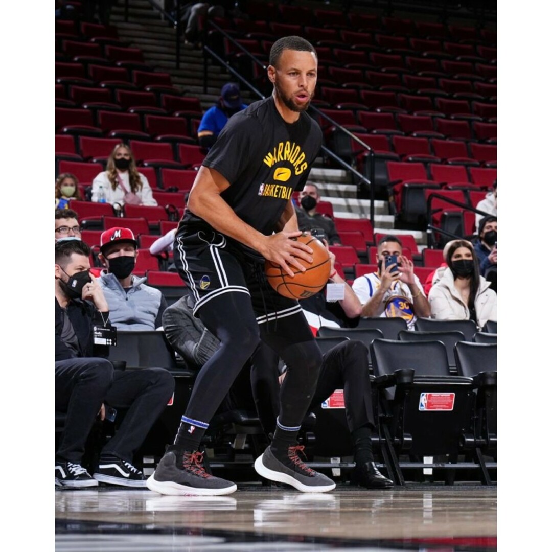 UNDER ARMOUR(アンダーアーマー)のCurry4 Flotro カリー4 フロトロ　 27.0 メンズの靴/シューズ(スニーカー)の商品写真