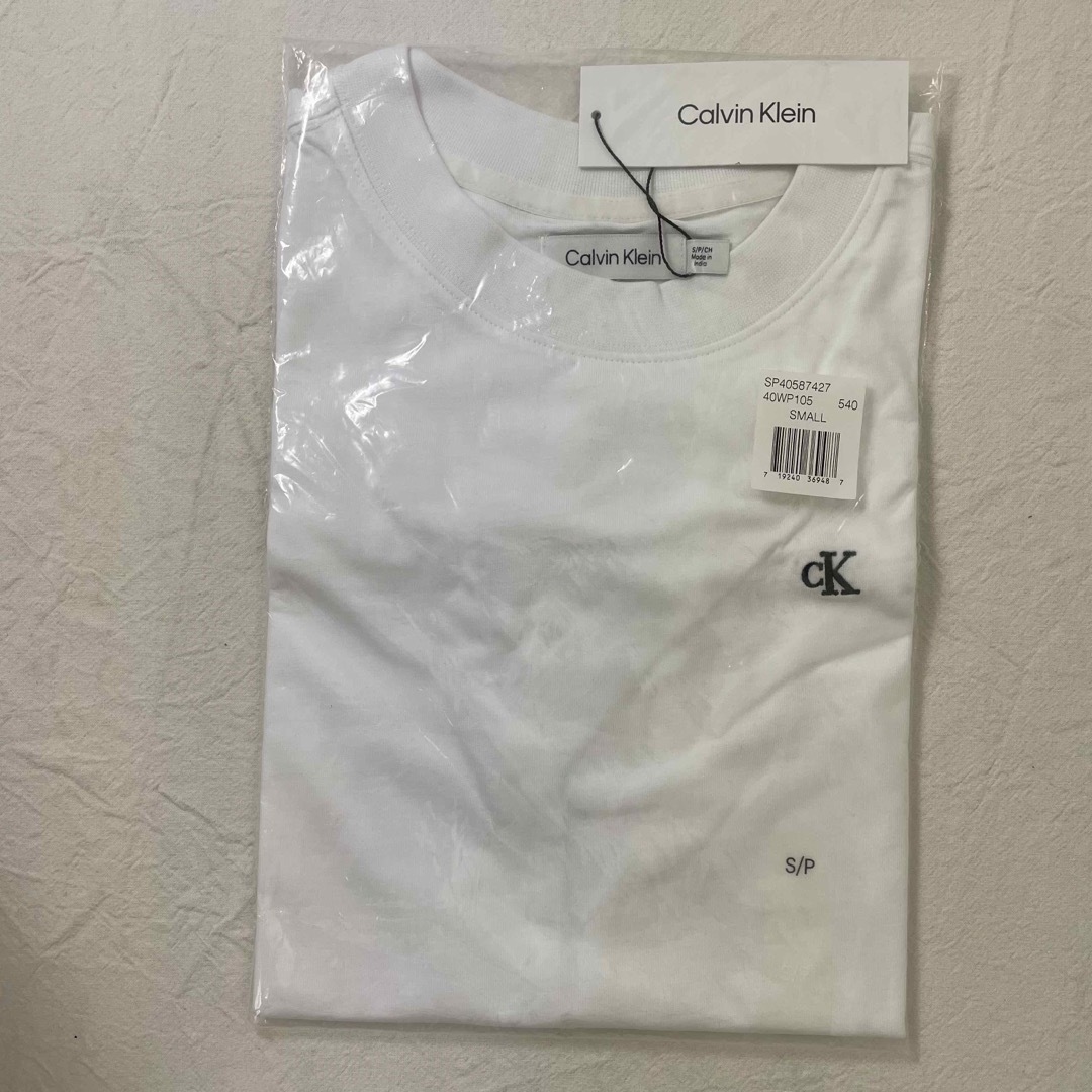 Calvin Klein(カルバンクライン)の新品 カルバンクライン　Tシャツ グク　BTS レディース　S レディースのトップス(Tシャツ(半袖/袖なし))の商品写真