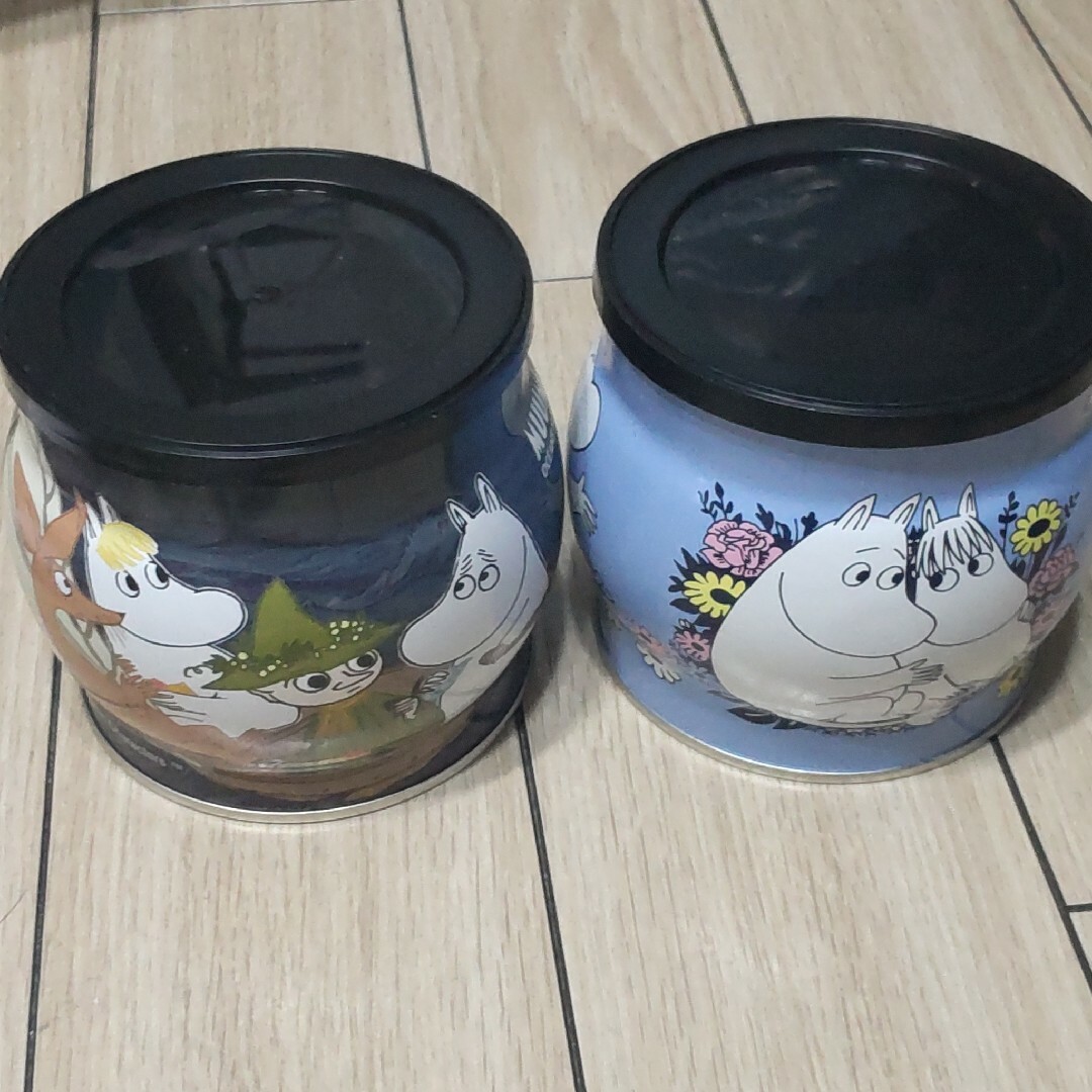 MOOMIN(ムーミン)のムーミン　クッキー缶　2種　カルディ　空き缶　KALDI 食品/飲料/酒の食品(菓子/デザート)の商品写真