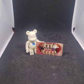 ベアブリック(BE@RBRICK)のメディコム・トイ　BEARBRICK　ベアブリック　シリーズ4 ベーシックR(キャラクターグッズ)