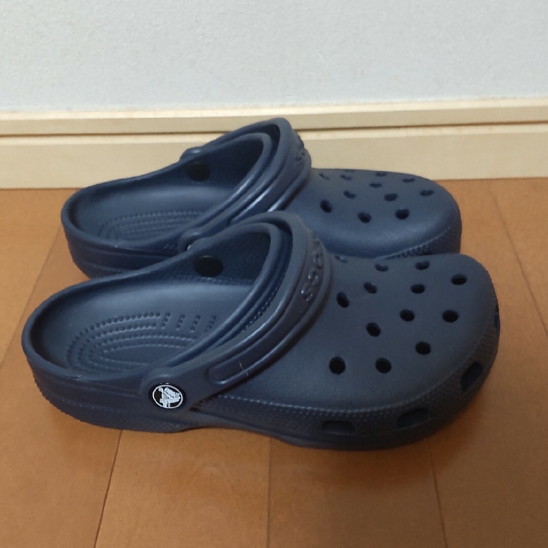 crocs(クロックス)の【ラクマさま専用】crocs　22.5センチ レディースの靴/シューズ(サンダル)の商品写真