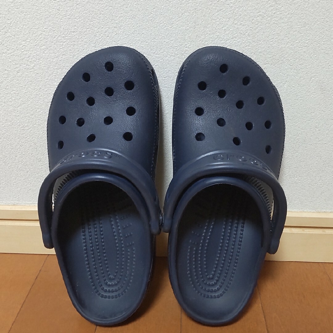 crocs(クロックス)の【ラクマさま専用】crocs　22.5センチ レディースの靴/シューズ(サンダル)の商品写真