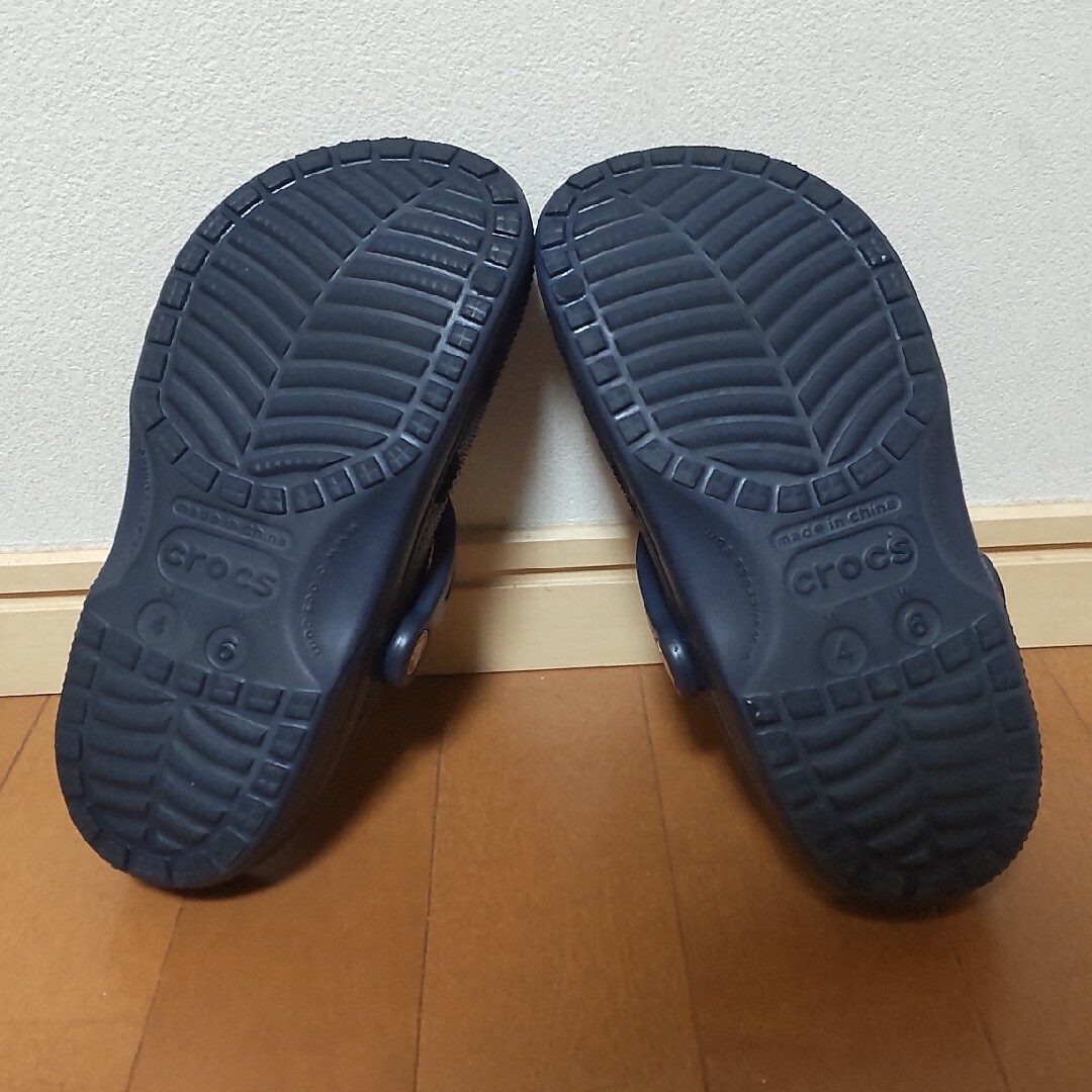 crocs(クロックス)の【ラクマさま専用】crocs　22.5センチ レディースの靴/シューズ(サンダル)の商品写真