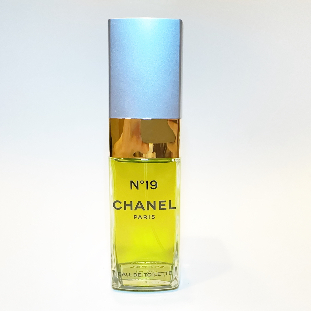 CHANEL ⑰CHANEL シャネル N°19 オードトワレ 100ml 新品レディース香水の通販 by まい ⑰CHANEL シャネル N°19 オードトワレ 100ml 新品レディース香水