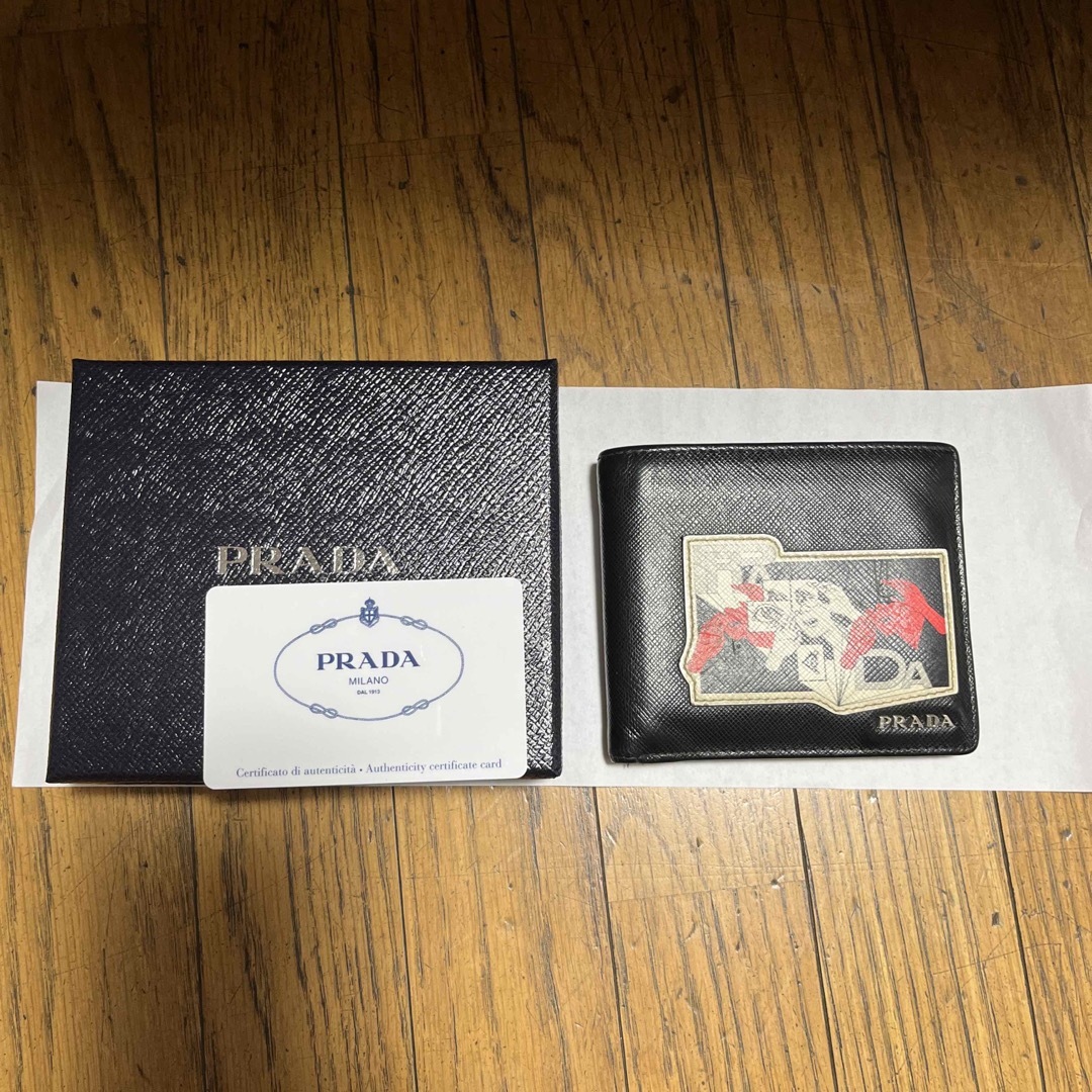 PRADA 折財布 2018年購入美品/コミックプリント　NERO