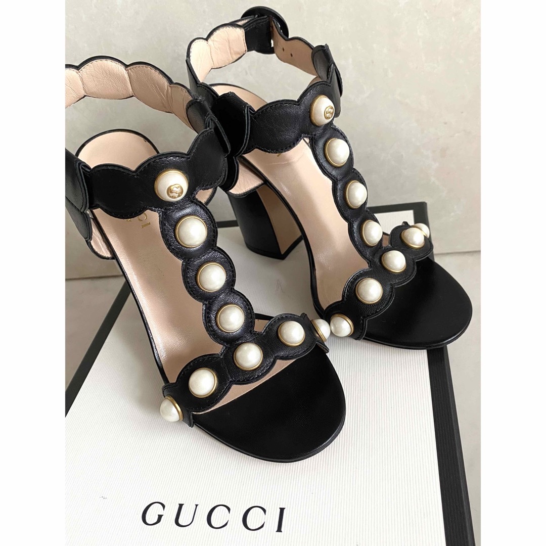 Gucci(グッチ)のGUCCI インターロッキングGG パール サンダル レディースの靴/シューズ(サンダル)の商品写真