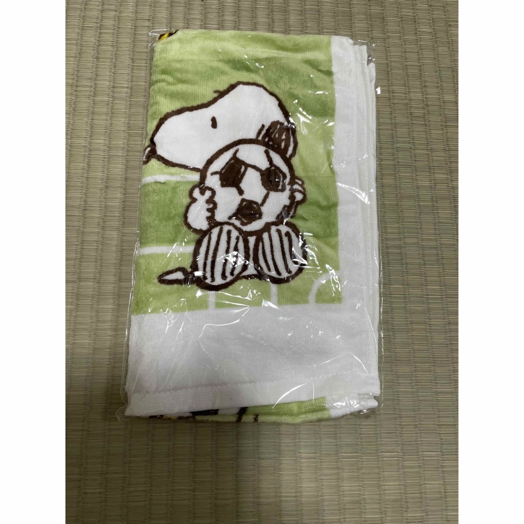 SNOOPY(スヌーピー)のスヌーピー　タオル　新品 エンタメ/ホビーのおもちゃ/ぬいぐるみ(キャラクターグッズ)の商品写真