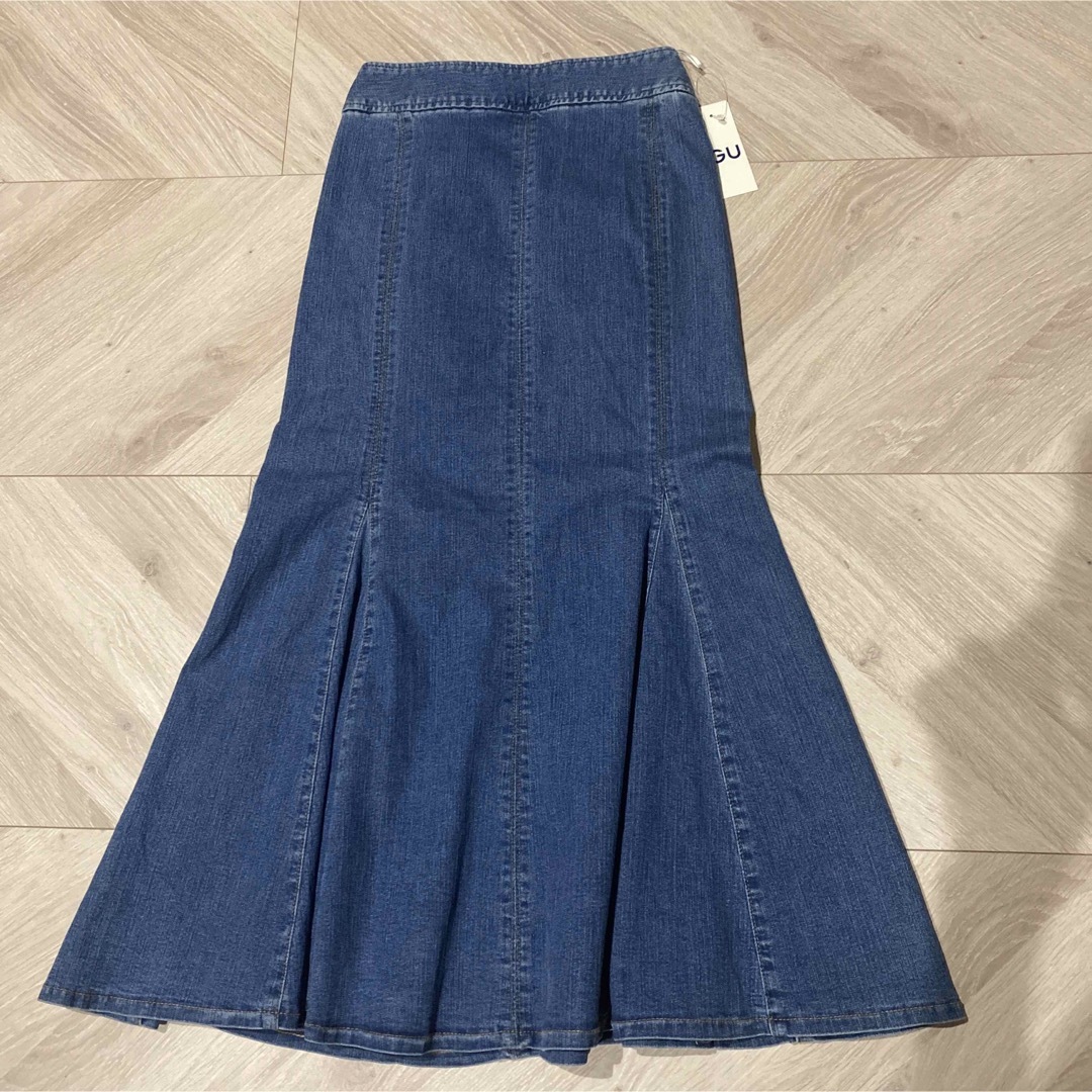 GU(ジーユー)のGU ステッチマーメイドロングスカート　新品未使用 レディースのスカート(ロングスカート)の商品写真