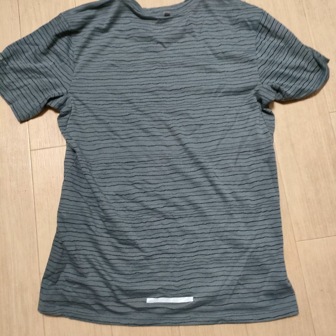 NIKE(ナイキ)のNike ナイキ DRY-FIT グレー　半袖　サイズ　S メンズのトップス(Tシャツ/カットソー(半袖/袖なし))の商品写真