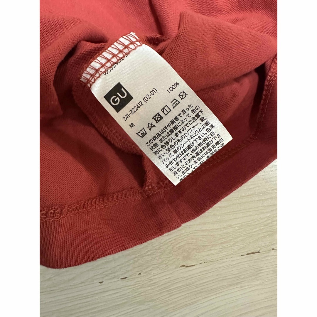 GU(ジーユー)のGU ジーユー　カラーVネックT 赤　レッド　M レディースのトップス(Tシャツ(半袖/袖なし))の商品写真