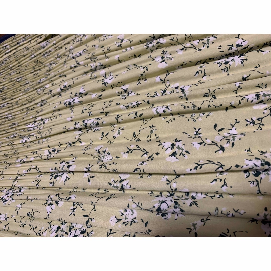 AZUL by moussy(アズールバイマウジー)のAZUL フラワープリーツスカート　サイズS  グリーン　花柄 レディースのスカート(ロングスカート)の商品写真