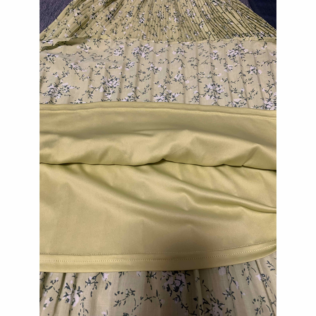AZUL by moussy(アズールバイマウジー)のAZUL フラワープリーツスカート　サイズS  グリーン　花柄 レディースのスカート(ロングスカート)の商品写真