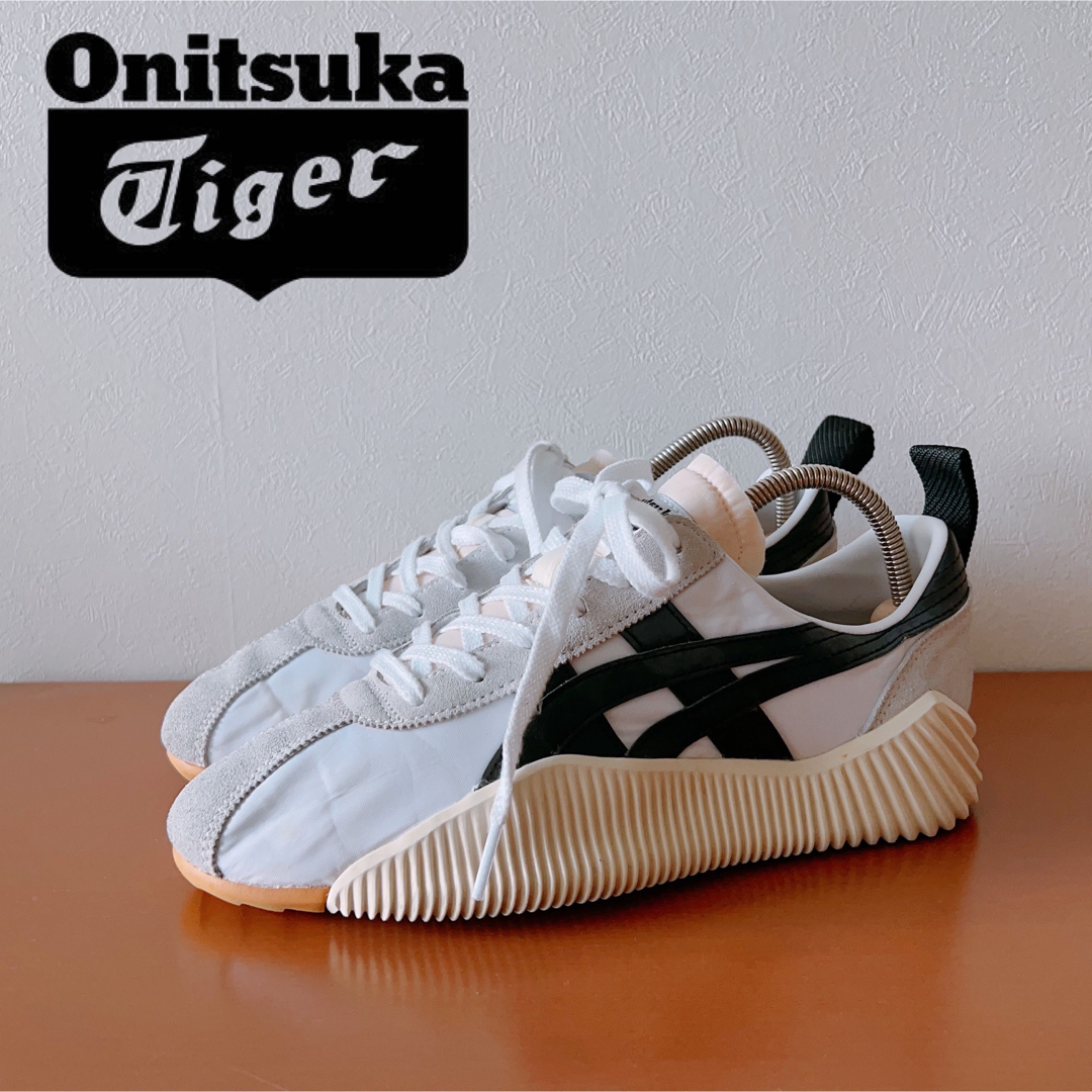 【送料込み】Onitsuka Tiger アクロモント スニーカー