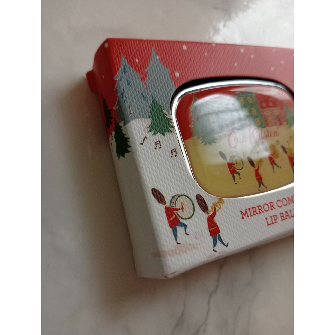 Cath Kidston(キャスキッドソン)のキャスキッドソン　2019　クリスマス　ミラー付きリップバーム　リップクリーム コスメ/美容のスキンケア/基礎化粧品(リップケア/リップクリーム)の商品写真