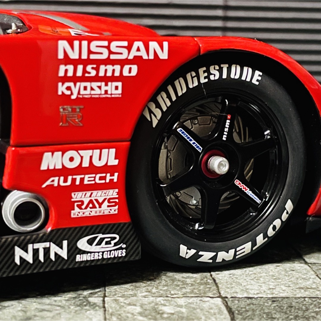 ニスモ特注 1/18 AUTOart ザナビィ NISMO GT-R 2008