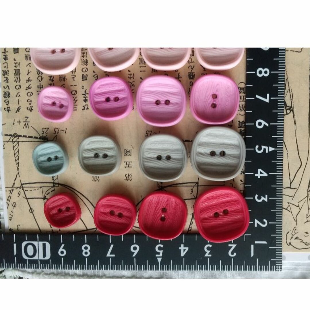 昭和レトロボタン◇ピンクとグレーのボタンセット ハンドメイドの素材/材料(各種パーツ)の商品写真