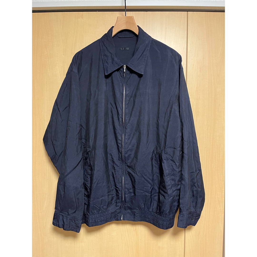 COMOLI(コモリ)のcomoli 22aw シルクスイングトップ navy サイズ2 メンズのジャケット/アウター(ブルゾン)の商品写真