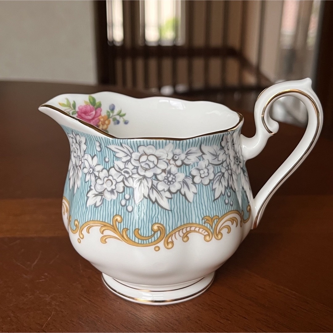 ROYAL ALBERT(ロイヤルアルバート)の【美品】ロイヤルアルバート★エンチャントメント★2点 インテリア/住まい/日用品のキッチン/食器(食器)の商品写真