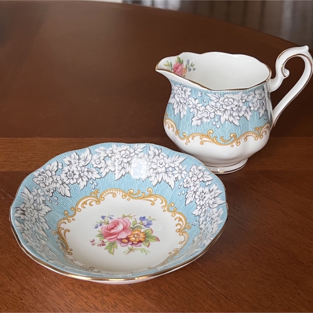 ROYAL ALBERT(ロイヤルアルバート)の【美品】ロイヤルアルバート★エンチャントメント★2点 インテリア/住まい/日用品のキッチン/食器(食器)の商品写真