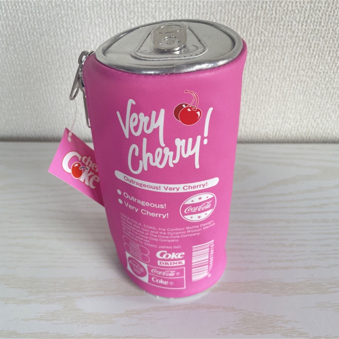 カミオジャパン(カミオジャパン)のCherry Coke 缶型ペンポーチ レディースのファッション小物(ポーチ)の商品写真