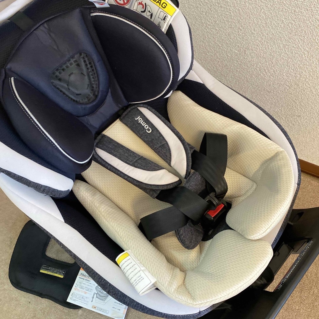 combi(コンビ)の禁煙‼️【超美品】コンビ★クルムーヴ／ISOFIX チャイルドシート　新生児〜 キッズ/ベビー/マタニティの外出/移動用品(自動車用チャイルドシート本体)の商品写真