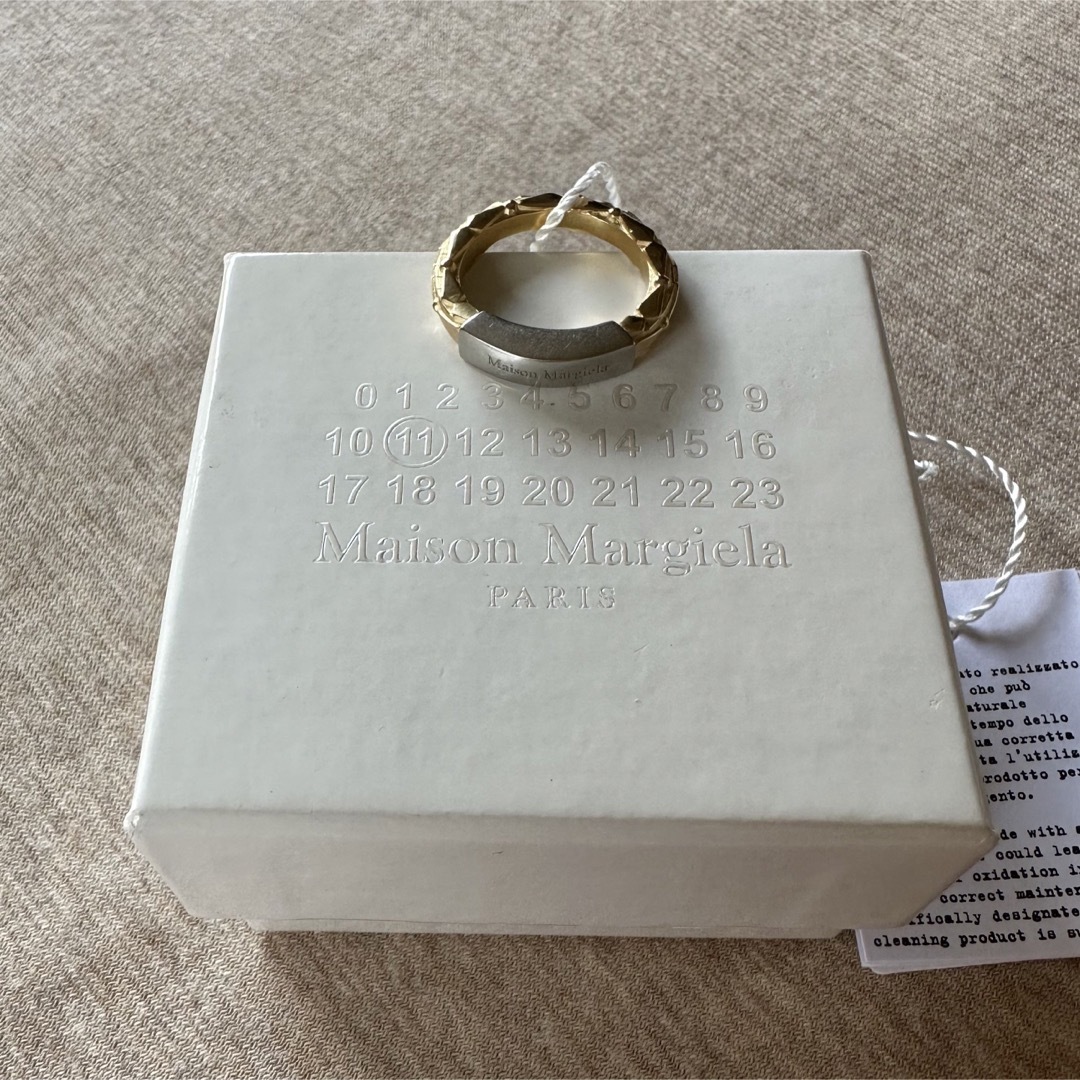 Maison Martin Margiela(マルタンマルジェラ)の4新品 メゾン マルジェラ エングレーブ リング 指輪 シルバー ゴールド 真鍮 メンズのアクセサリー(リング(指輪))の商品写真