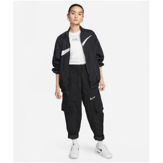 ナイキ(NIKE)の【新品】NIKE    ウインドブレーカー　パンツ　レディース(ワークパンツ/カーゴパンツ)