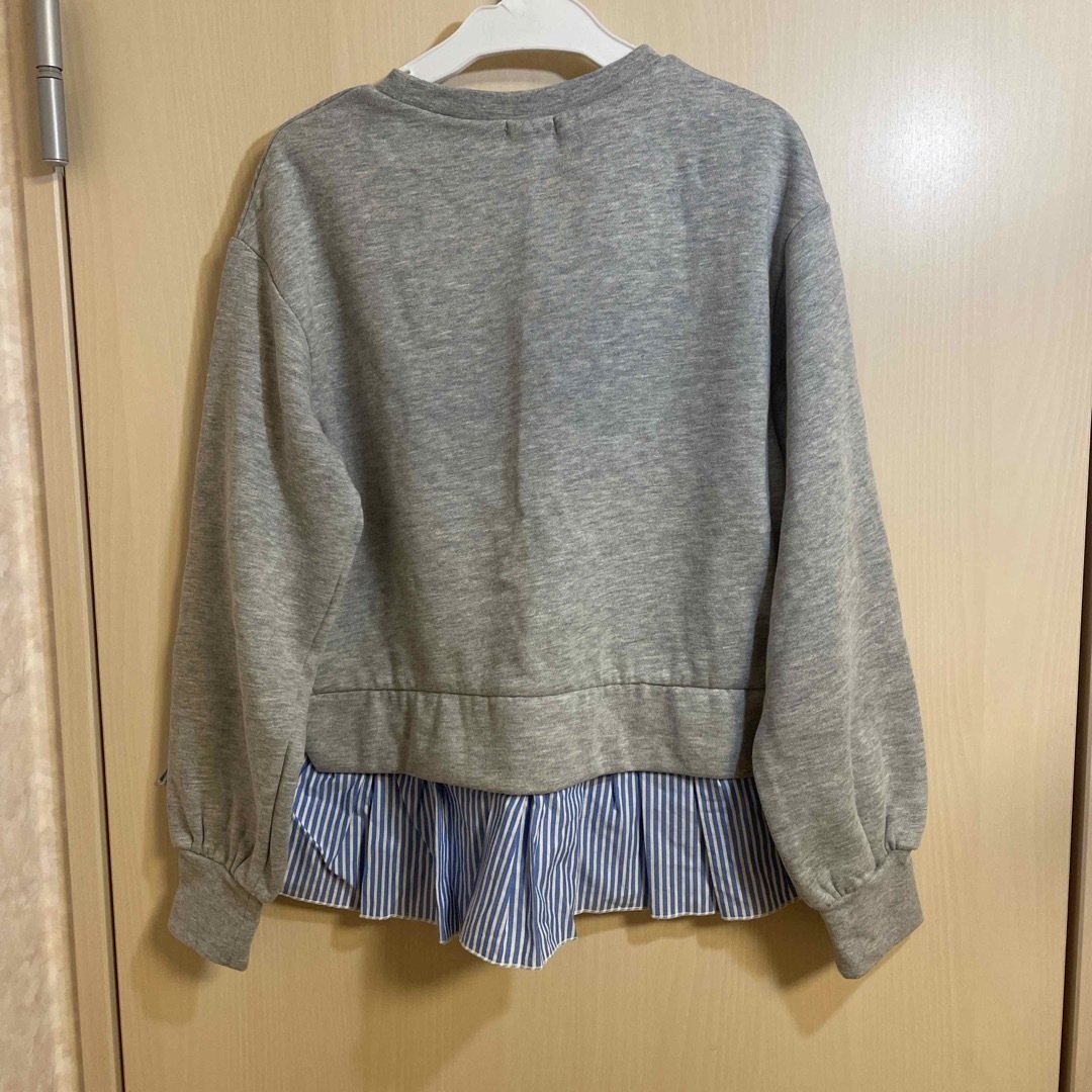 GU(ジーユー)のGU フリル付き裏起毛トレーナー  キッズ/ベビー/マタニティのキッズ服女の子用(90cm~)(ジャケット/上着)の商品写真