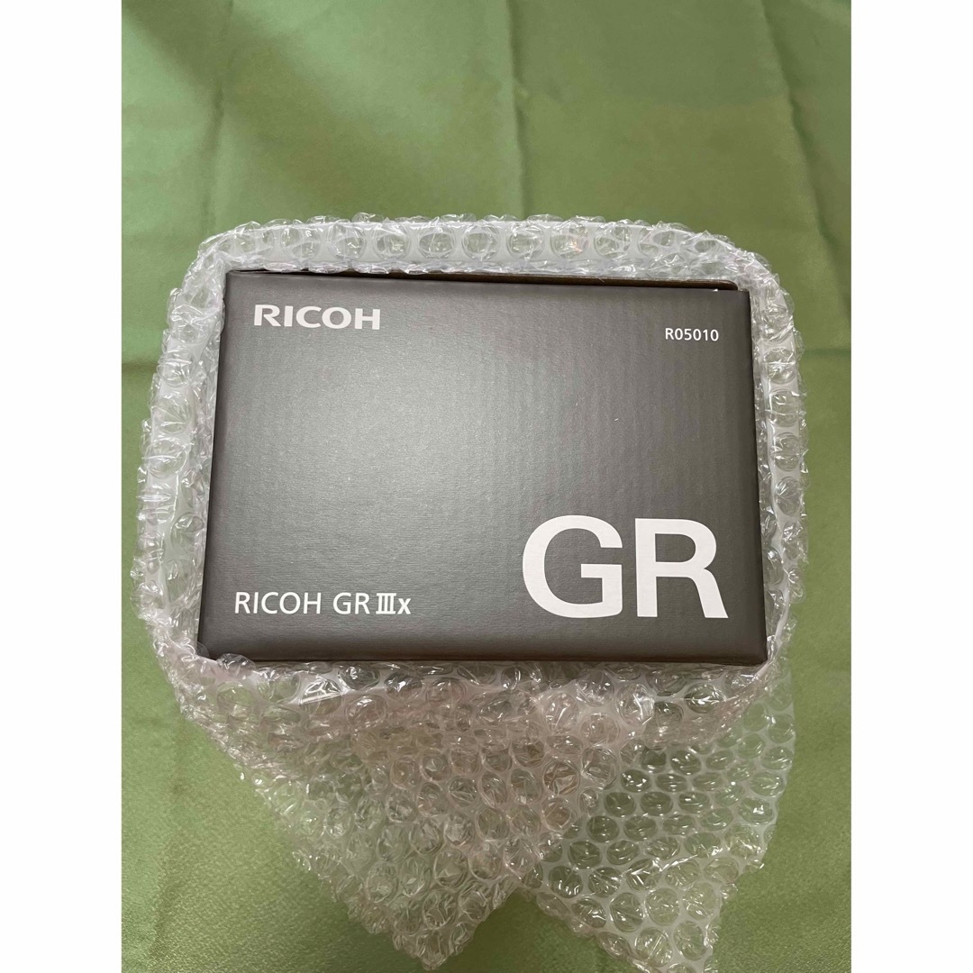 RICOH(リコー)のリコー RICOH GR IIIx新品未開封 スマホ/家電/カメラのカメラ(コンパクトデジタルカメラ)の商品写真