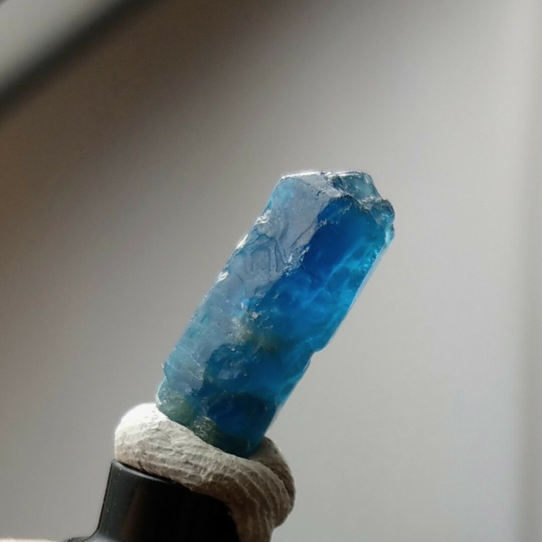 ブルーアパタイト　結晶　原石　鉱物標本