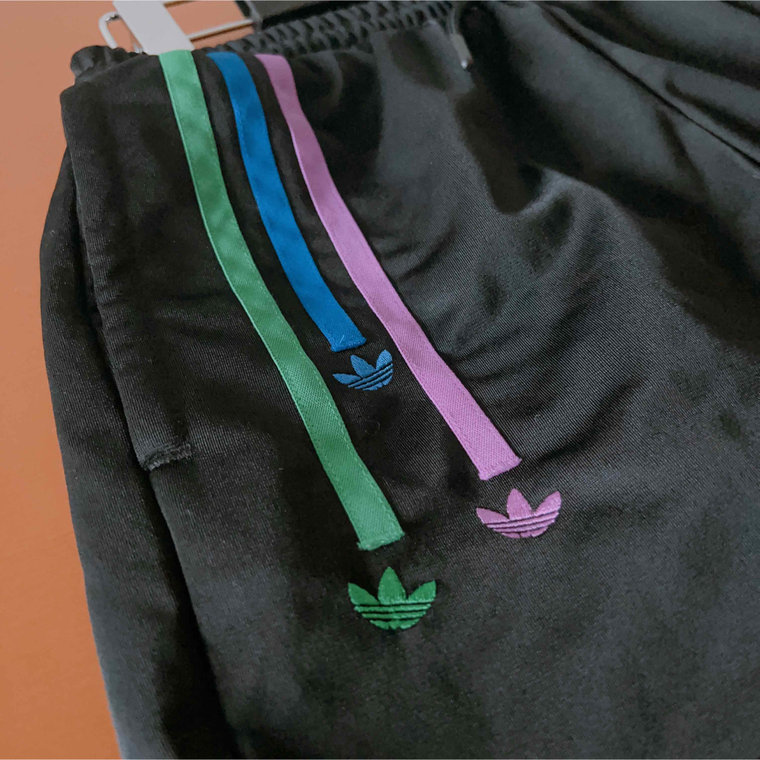 Originals（adidas）(オリジナルス)の美品　adidas originals ショート パンツ　アディダスMサイズ レディースのパンツ(ショートパンツ)の商品写真