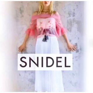 スナイデル(SNIDEL)のSNIDEL オフショル刺繍プルオーバー　ピンク(シャツ/ブラウス(半袖/袖なし))