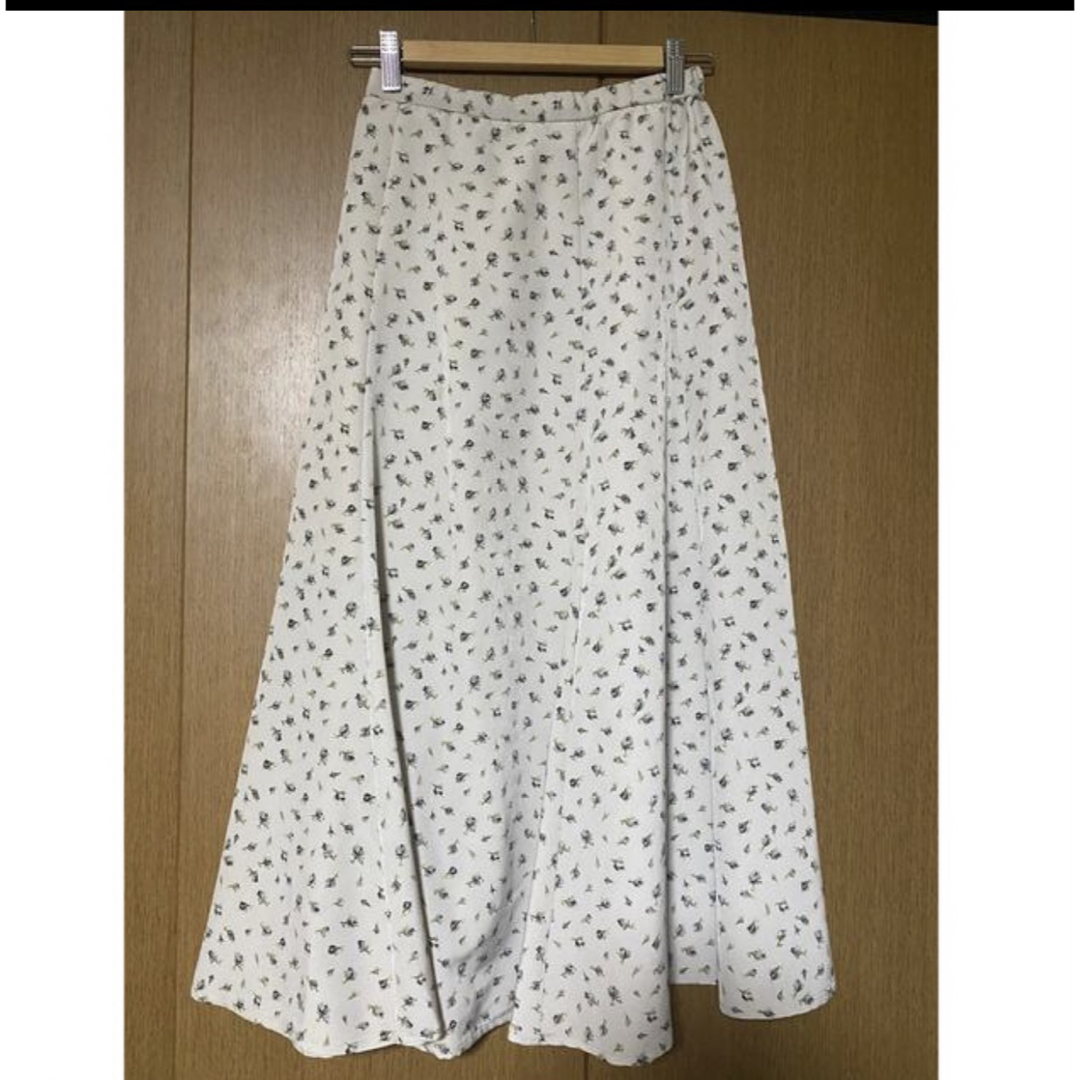 GU(ジーユー)のGU 花柄スカート レディースのスカート(ロングスカート)の商品写真