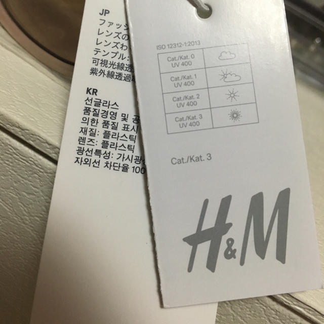 H&M(エイチアンドエム)の新品未使用 H&M ピンクベージュサングラス レディースのファッション小物(サングラス/メガネ)の商品写真