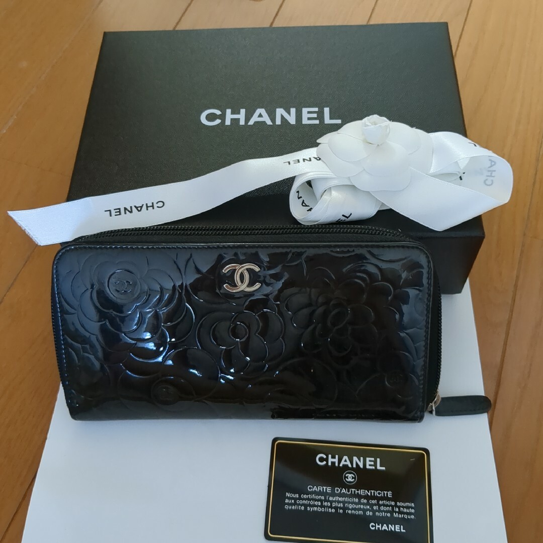 CHANEL(シャネル)のCHANELのカメリア長財布　クリーニング済 レディースのファッション小物(財布)の商品写真